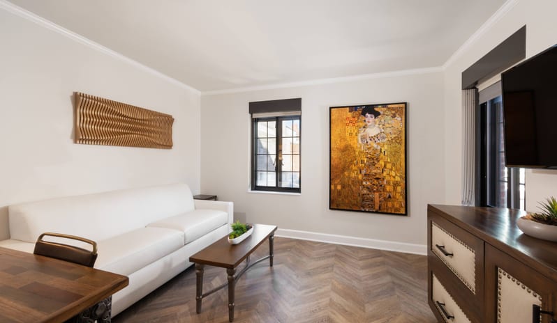 Westgate New York City - Luxe Queen Suite Living area